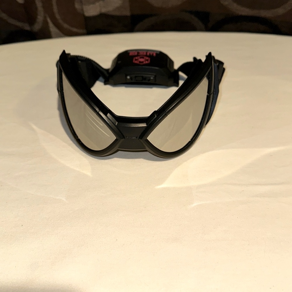 DISNEY MARVEL EXCLUSIVE- SPIDERMAN LIGHT UP GOGGLES With 17 Digital Patterns